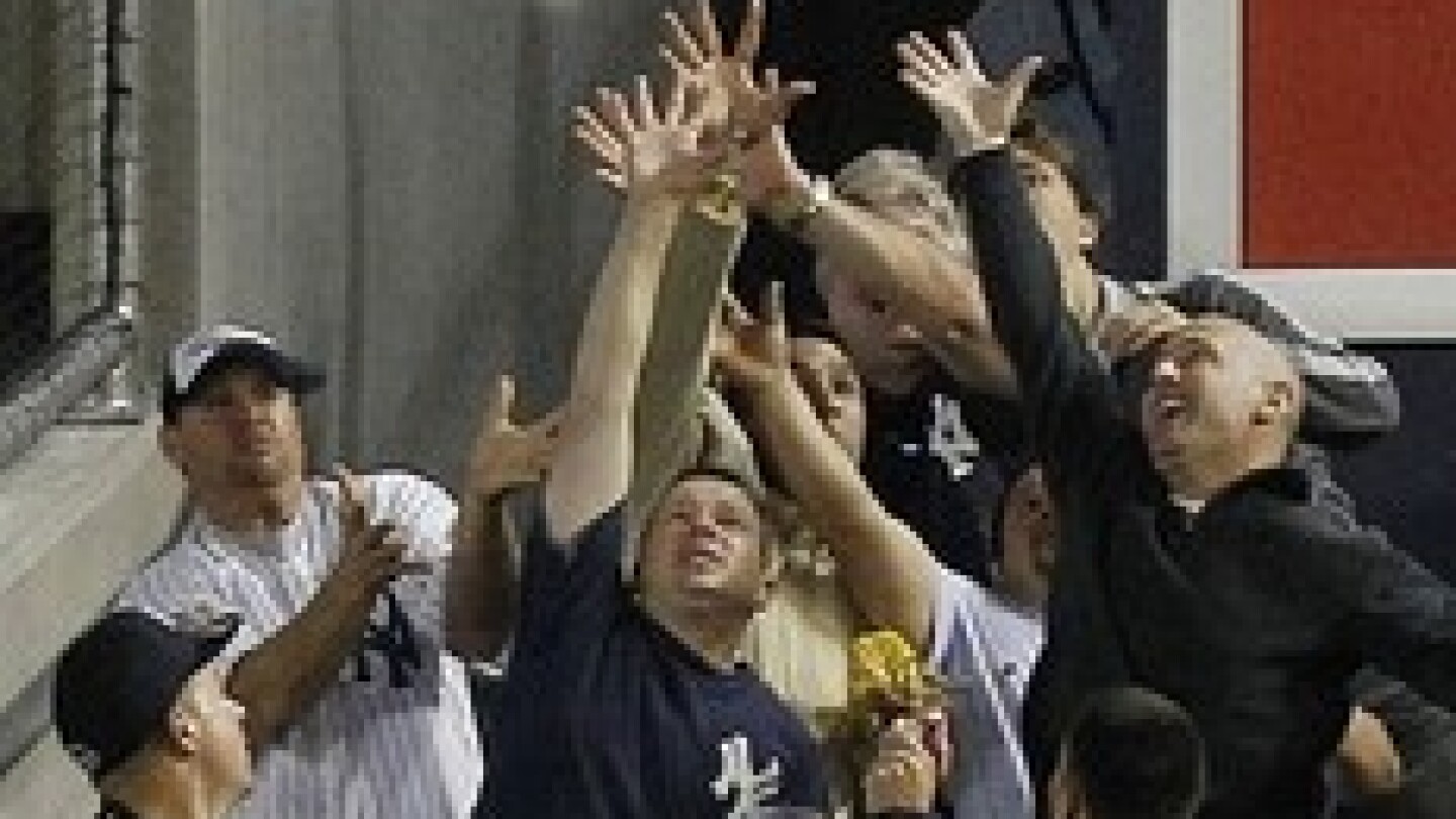 yankees fans cheering
